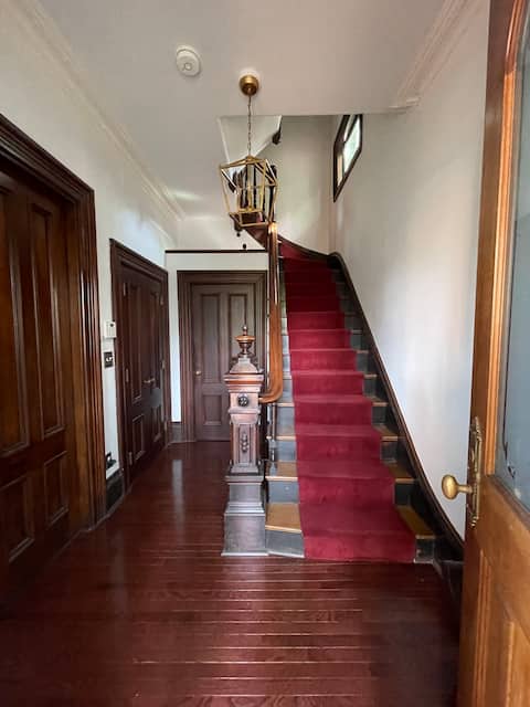 Ideal location! Harvard mansion 4+br 3.5ba 2park