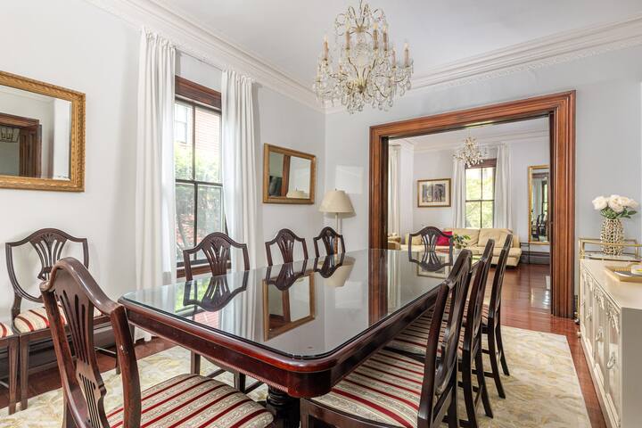 True luxury: Harvard mansion 4+br 3.5ba 2 parking gallery image 5