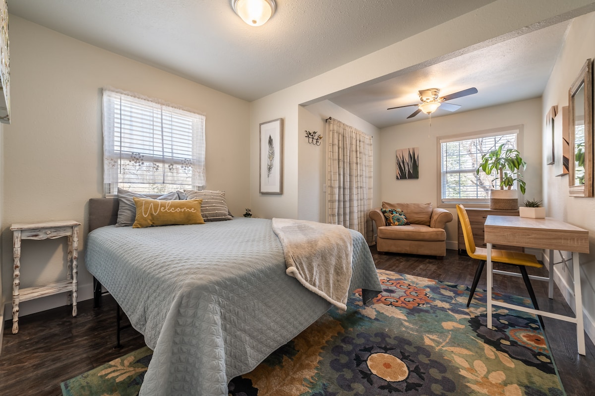 ห้องนอนถึงมุมอ่านหนังสือ ~ ติดตั้งแอร์หน้าต่างไกลในช่วงฤดูร้อน