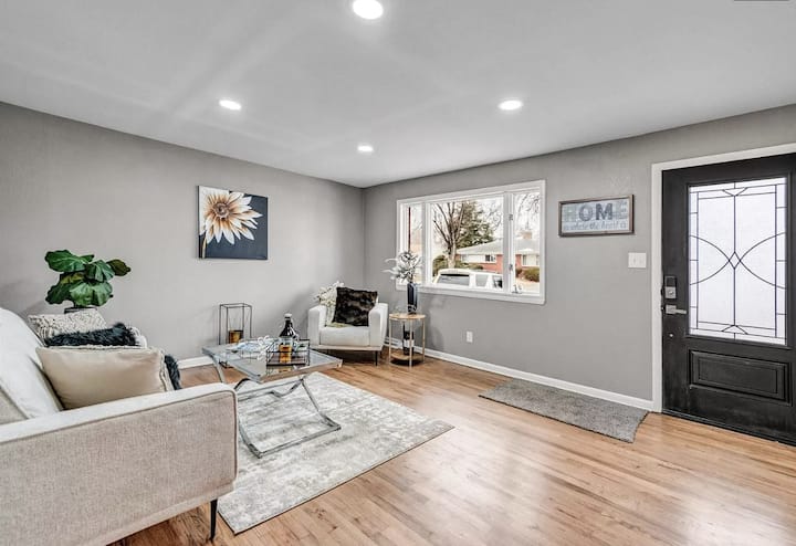 Private Hot Tub, Pool Table, Home Theatre! - Golden, CO