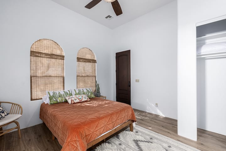 We call it the Cholla Room because it has it's own private entrance.  Equipped with a queen bed and 4 inch bamboo topper your stresses will melt away in this bed.  Designed around the simplicity of the desert.  Shared bathroom with the Agave Room.