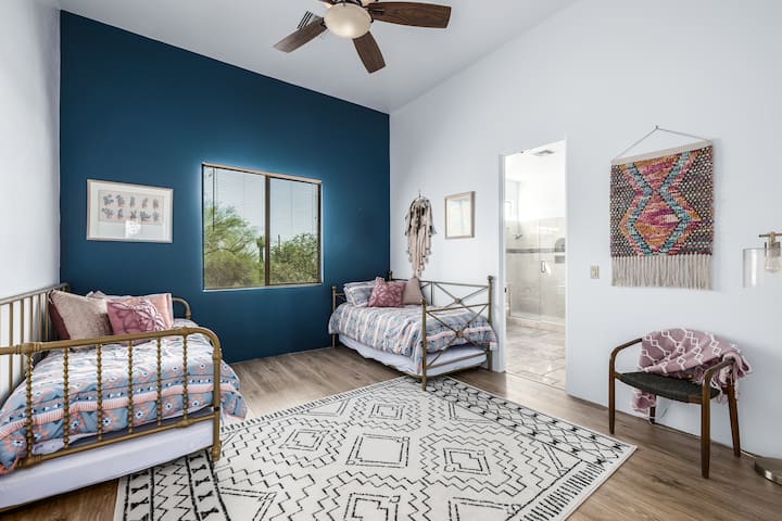 Welcome to the Agave Room.  This room is equipped with two twin day beds and two twin trundles. Shared bathroom with the Cholla Room.