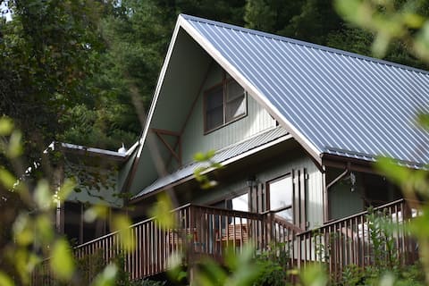 Bluebird Bungalow-Family Friendly w/ Mountain View