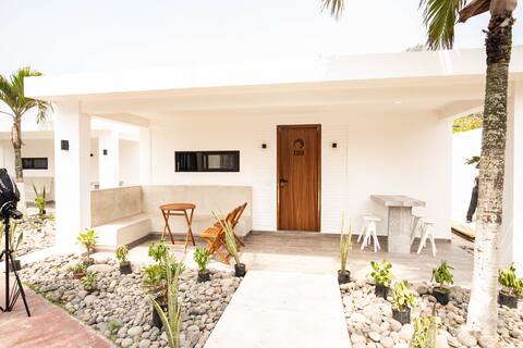 Unique Bungalow, near the sea price p/ 5 people