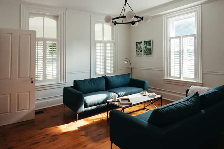 Lovely Century Home In The Heart Of Picton - Picton