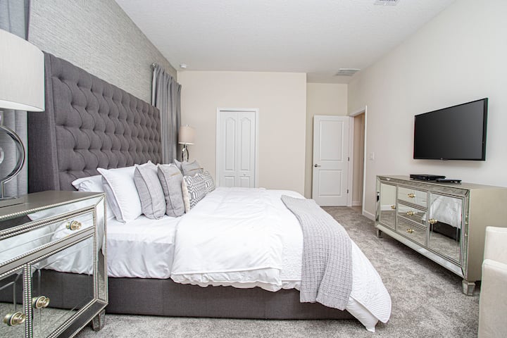 #2 - Dhomë gjumi me madhësi king në katin e parë 