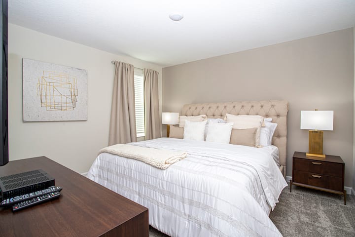 #9- Dhomë gjumi me madhësi king - kati i dytë 