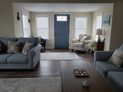 The Lazy Seagull. Minutes to DE Turf fields.