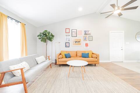 Cozy, Stylish, Mid Century Modern 3/2 in Allen.