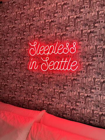 Emerald City Chic 2B/2B | Skyline/Water Views gallery image 2