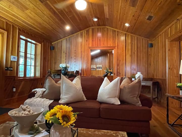 Robert Christian Cabin at Resora Cabins for Rent in Albany,
