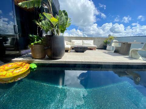 Entertainers penthouse with 5 bedrooms pool & spa