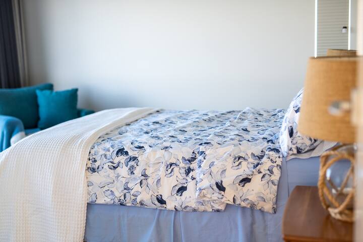 Waterfront Bliss: 4-Bedroom Paradise near Mandurah gallery image 4