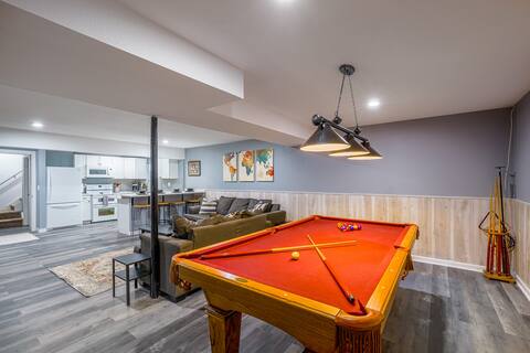 Hot Tub, Pool Table, 2 Living Areas, Games 6BD 3BA