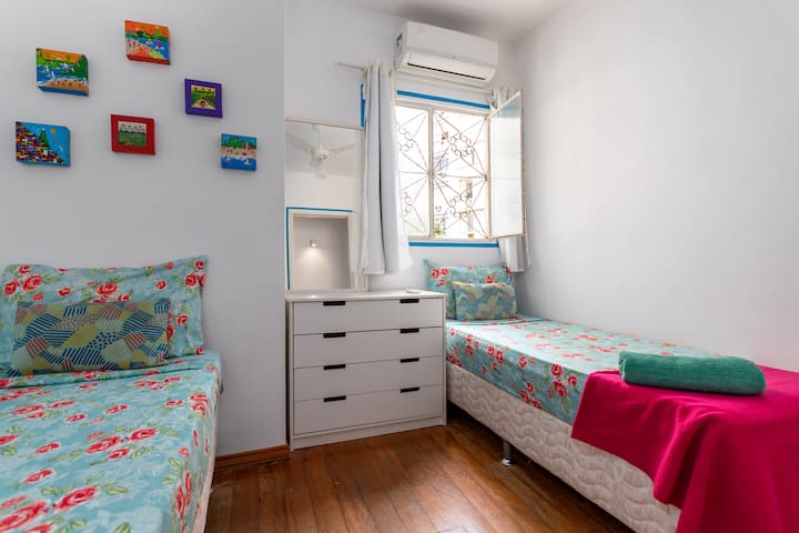 ห้องนอน 3 มีเตียงคู่ 2 เตียงหรือเตียงควีนไซส์เมื่อเข้าร่วม 