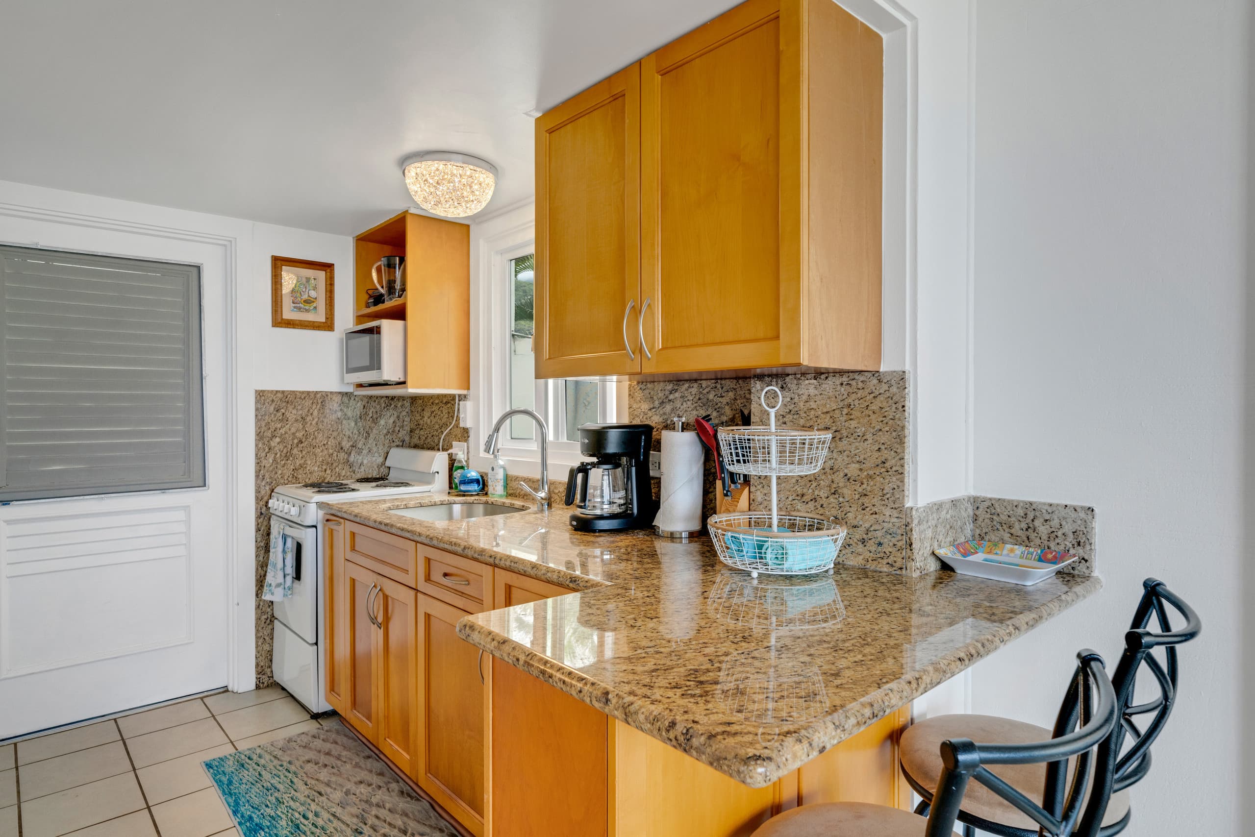 Condo in Hauula · ★4.88 · Studio · 3 beds · 1 bath - Image 8