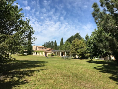Large nature gite at the foot of Mont Ventoux