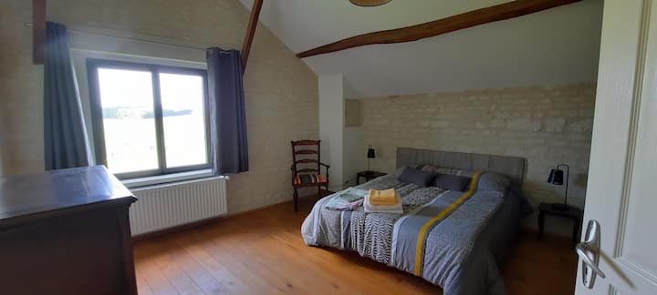 1 - ва спалня на горния етаж