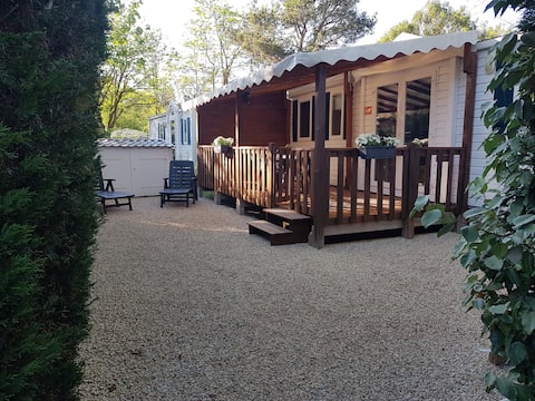 Privileged quiet mobile home at the foot of the Luberon