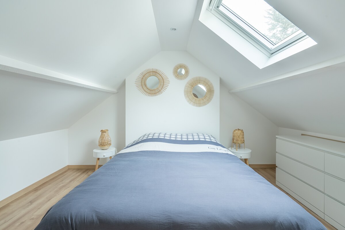 Მეორე საძინებელი, 1-ე სართულზე, ორადგილიანი საწოლით 160X200.