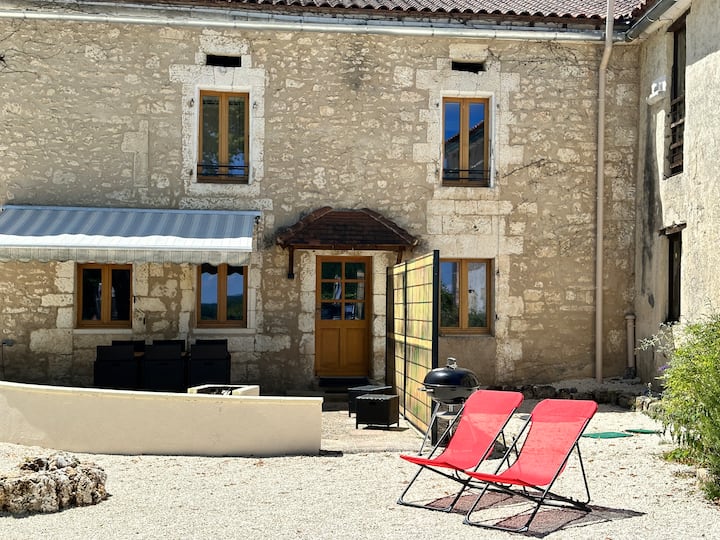 Charmant Gîte "Chez Erwann" De 115 M2. - Dordogne