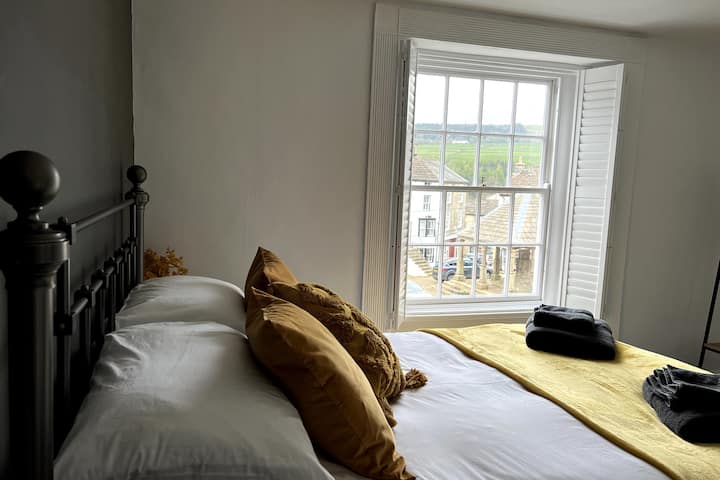 Master bedroom with enuite 