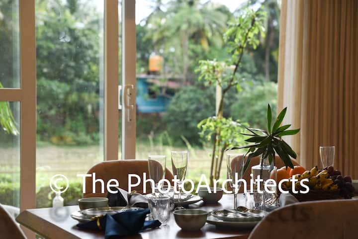 Dining area image 2