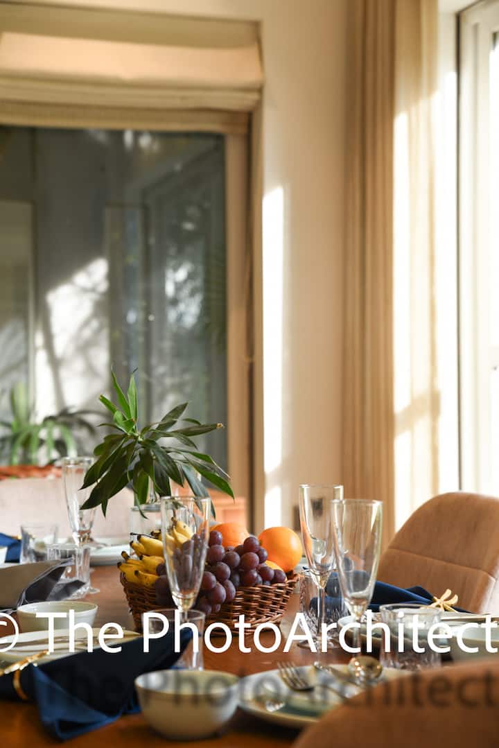 Dining area image 4