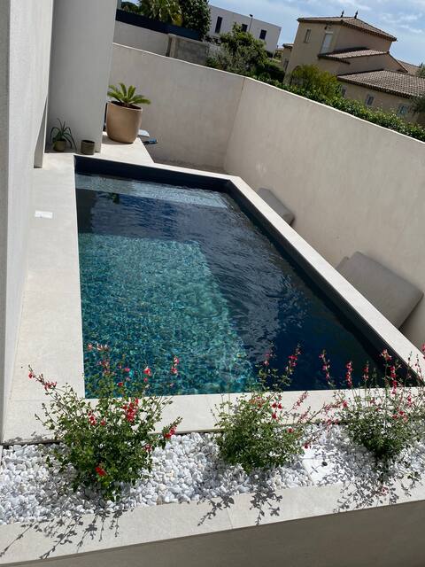 Villa contemporaine à 15mn des plages avec piscine