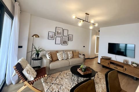 Popular Airbnb listing: Beachfront seaview luxury w/ best location & pool in Fuengirola