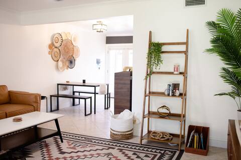 Comfy & Beautiful Modern Mojave Desert Condo