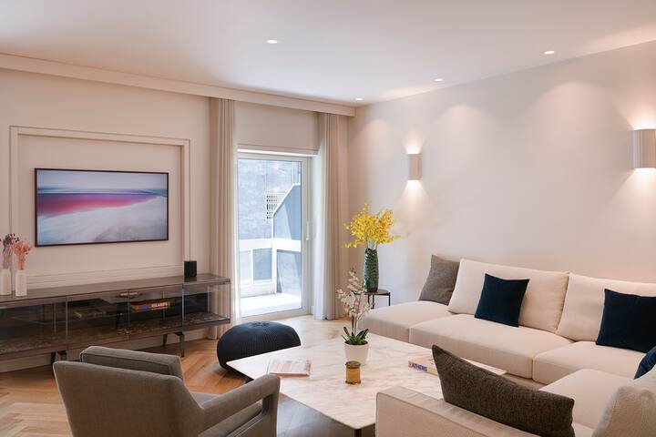 Minimal Executive City Apartment gallery image 4
