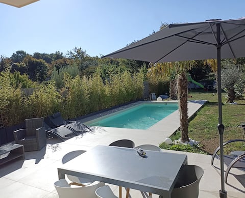 Beautiful villa with pool 15 minutes from Paris