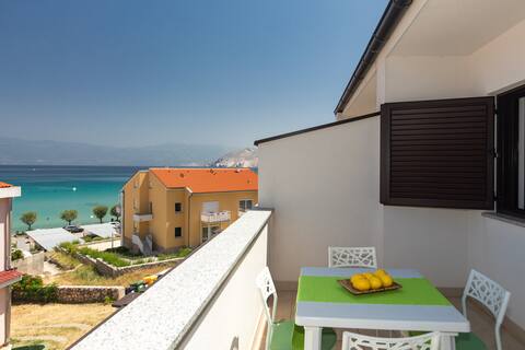 Simple and cosy apartment, 60 m from the beach