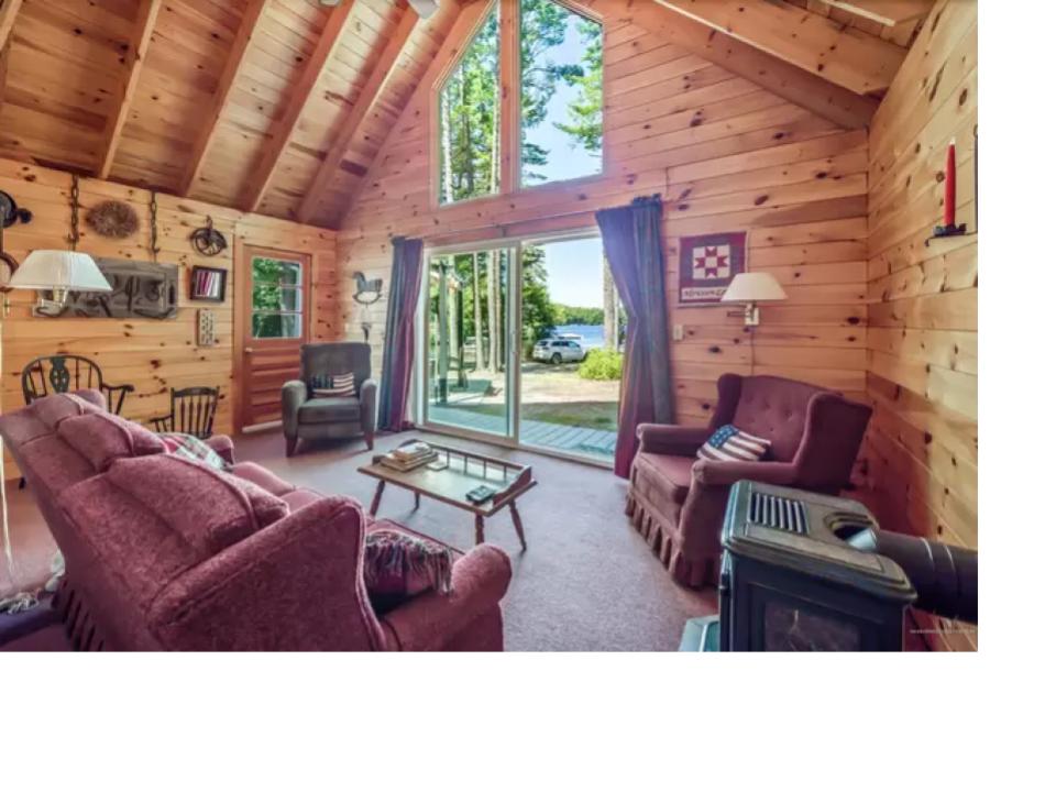 Lakefront Carriage House with a beach. Houses for Rent in Shapleigh