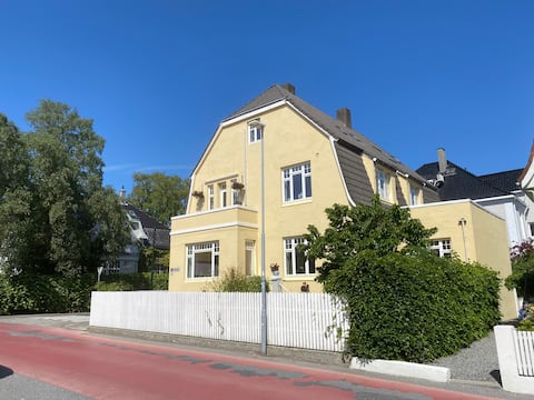 Top Airbnb: Beautiful apartment with a sunny terrace in the city center in Stavanger