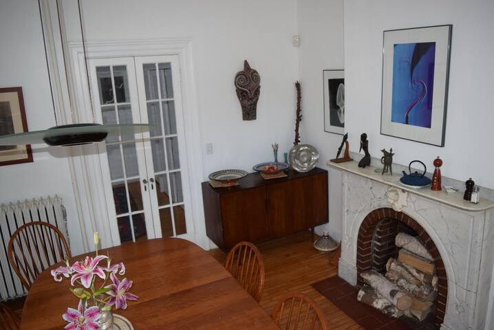 Gorgeous Vict house by Harvard 4 bdrs. gallery image 5