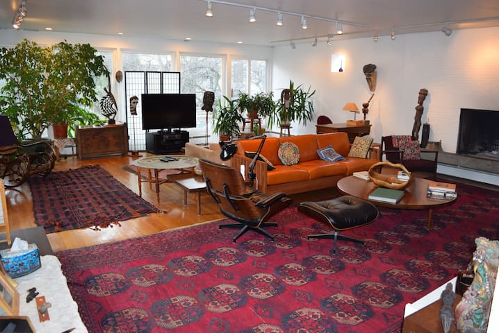 Gorgeous Vict house by Harvard 4 bdrs.