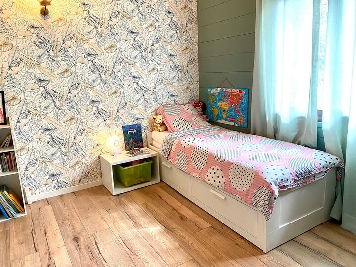 Spavaća soba s krevetom 80 x 200 ili 160 x 200 po potrebi