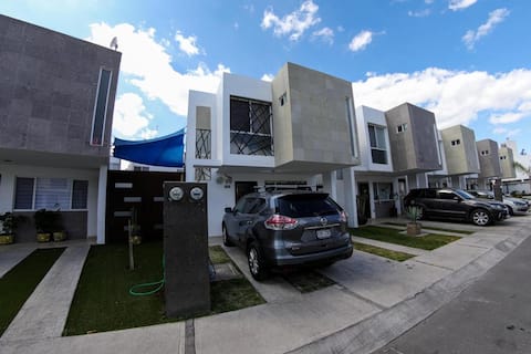 Popular Airbnb listing: Family House in Bosques de San Juan del Río in San Juan Del Río