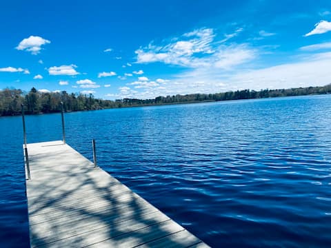 Rowyn's Resort - Cute Lakeside Cabin