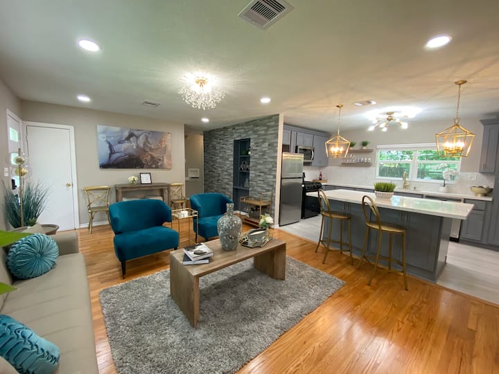 Modern Getaway W/ Deck | Nrg/med Center/downtown - Houston, TX