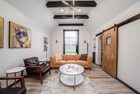 Luxury Home w/ HotTub, Close to WSU and DT