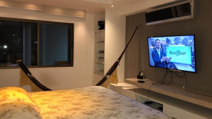 Master Suite - manželská posteľ King, 55-palcová televízia s Netflixom, klimatizácia 12 tisíc btusov, super pohodlný apartmán.
