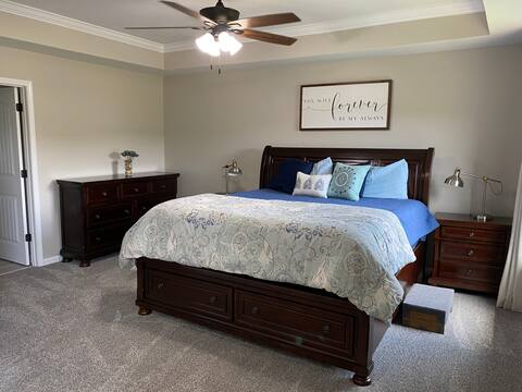 Spacious Family friendly home 9 miles to UA