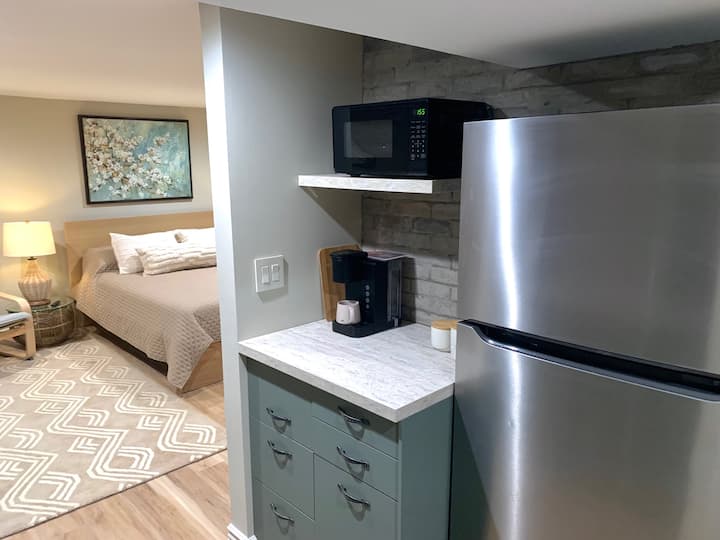 Charming apartment on the edge of DePauw campus. Apartments for Rent