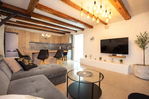 Casa Scala Krk - 5* house/ Old town center/Hot tub