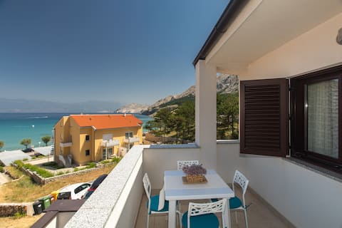 Bright and airy apartment, 60 m from the beach