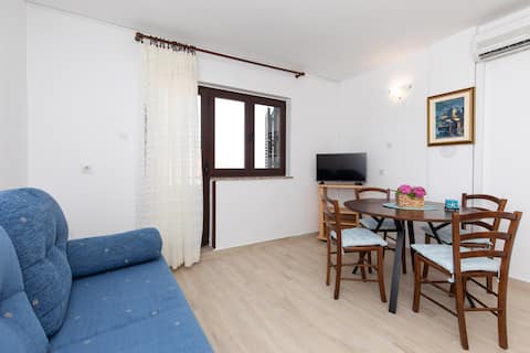 Top performing Airbnb: Bright sea view apartment- 60 m from the beach in Općina Baška