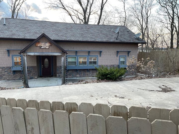 Carramar Cottage in Nauvoo, Illinois, United States Airbnb